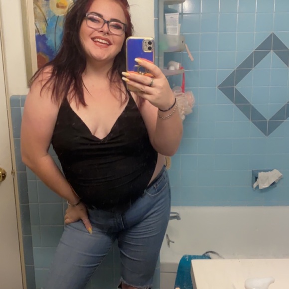 Meet your Posher, Lauren - Picture 1 of 5